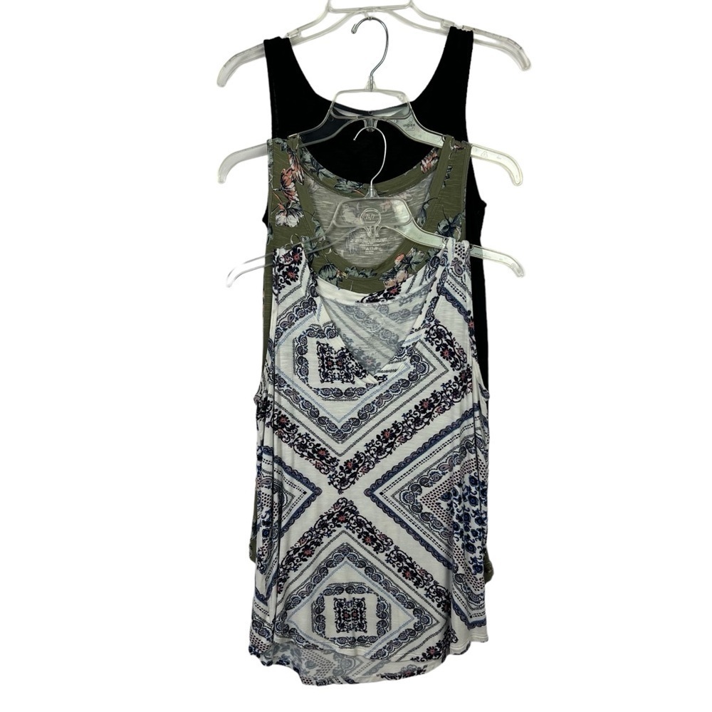 Maurices Women’s Sleeveless Tank Tops Lot/3 Multi Colors 1 XS/2 Small Stretch